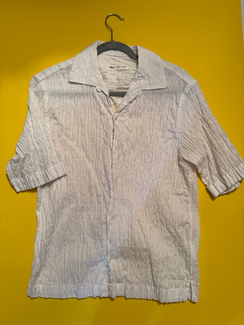 Zara Textured Short-Sleeve Button-Down Shirt in White - Picture 2 of 4